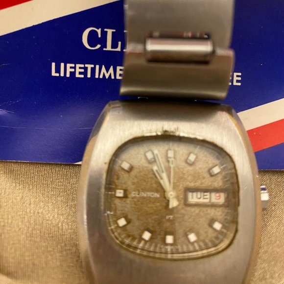 Vintage Clinton, Water and Shock Resistant Watch - Picture 9 of 12